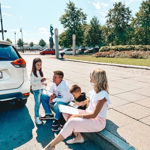 На машине по Петербургу: обзорная экскурсия с элементами квеста для детей и взрослых