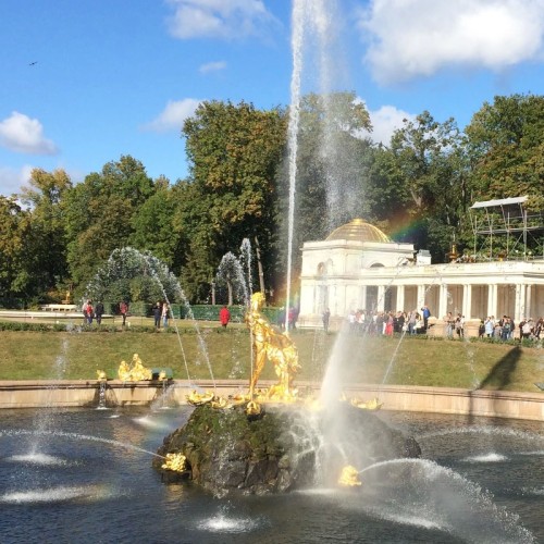 Однодневная групповая экскурсия по Петербургу и Петергофу на автобусе