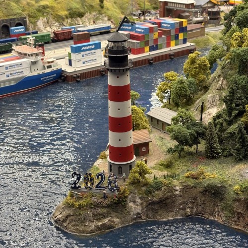 Из Санкт-Петербурга — по всей России! Групповая экскурсия по «Гранд Макету» (билеты включены)