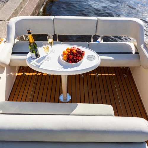 Водные линии Северной столицы: путешествие на катере