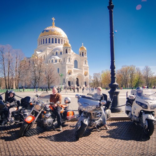 В Кронштадт и Петергоф — на мотоциклах