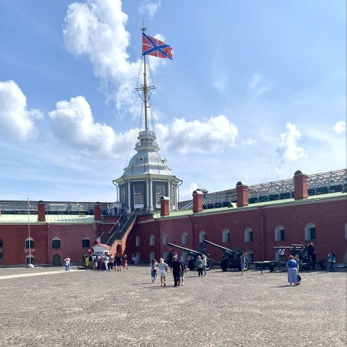 Петропавловская крепость: фортеция, храм, темница