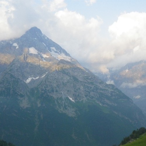 Треккинг-тур в Архыз с комфортом: прогулки в горах налегке с проживанием в гостевом доме