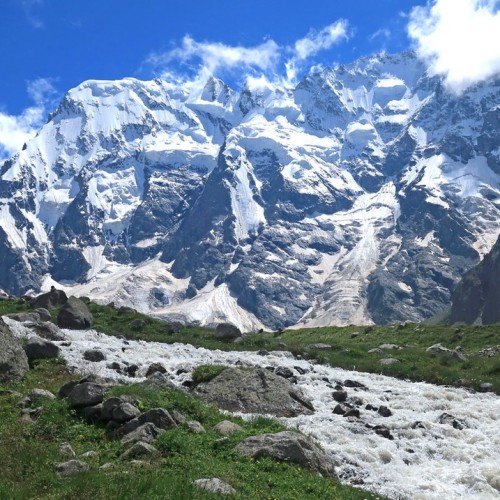 Треккинг налегке в Безенги с размещением в альплагере