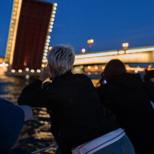 Ночная прогулка на теплоходе на развод мостов