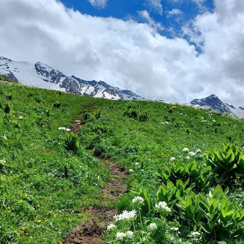 Нетипичное Приэльбрусье: треккинг налегке к 4 высокогорным озёрам с проживанием в гостинице