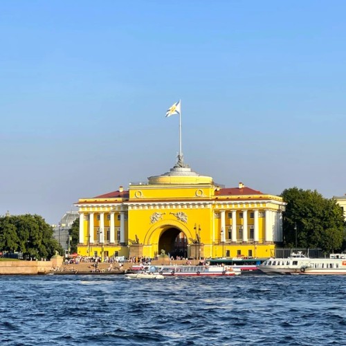 Трансфер из аэропорта или вокзала с обзорной экскурсией по Петербургу