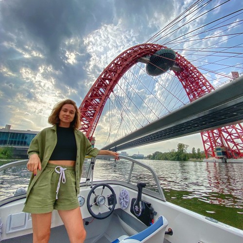 Самостоятельная прогулка на катере по живописному району Москвы