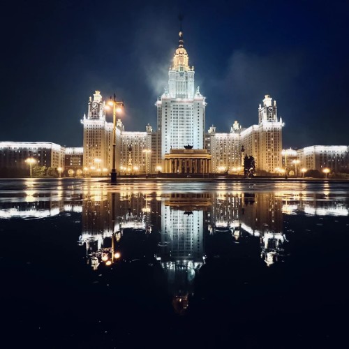 «Высотка номер один»: прогулка вокруг Главного здания МГУ