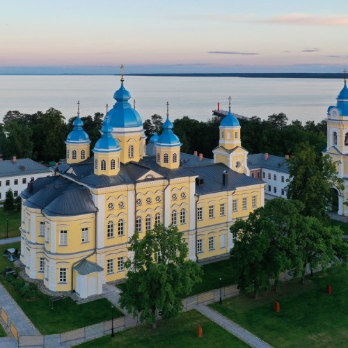 Остров-монастырь Коневец: на страже красоты и покоя