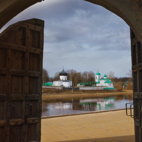 Из Санкт-Петербурга в Псковскую область: Талабские острова, Псков и Печоры