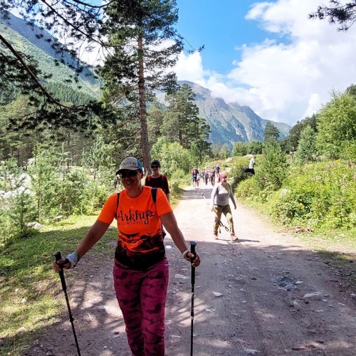 Нетипичное Приэльбрусье: треккинг налегке к 4 высокогорным озёрам с проживанием в гостинице