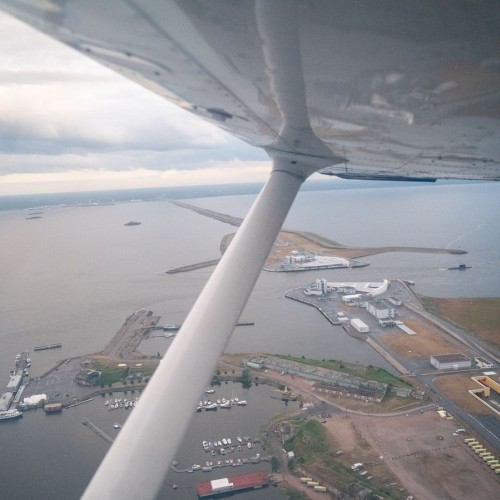 Над Петергофом — на самолёте!