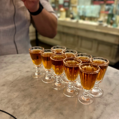 По скрытым и уникальным барам Петербурга (18+)