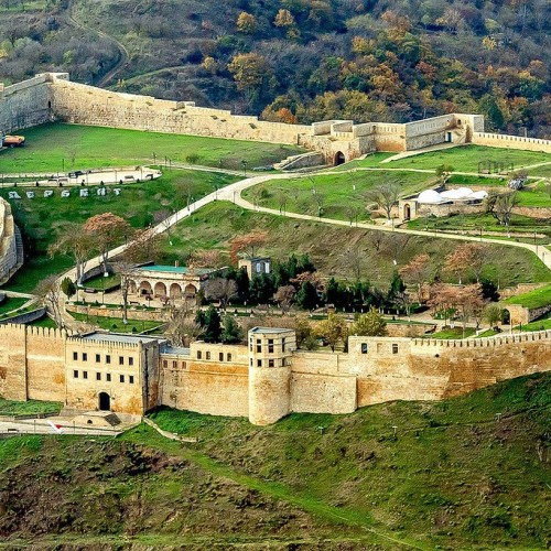 Редкие локации Южного Дагестана: восхождение на Шалбуздаг и аулы-призраки