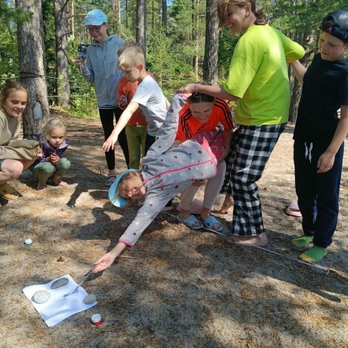 На остров за приключениями: семейный отдых на Ладоге с палатками, вожатыми и няней