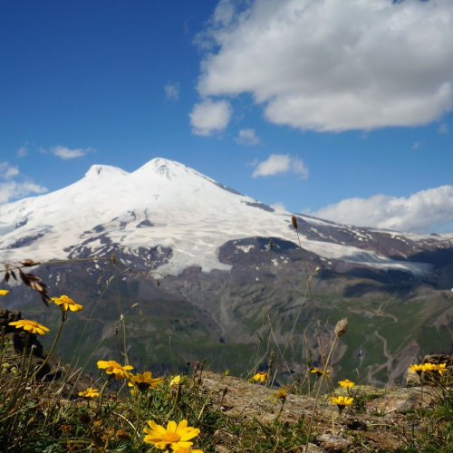 На джипах по Кавказу: Эльбрус, Домбай и другие знаковые локации региона в мини-группе