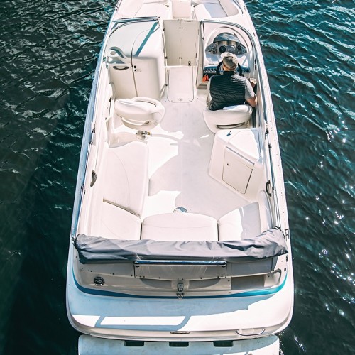 Прогулка на открытом катере — от центра Петербурга до новых кварталов у воды