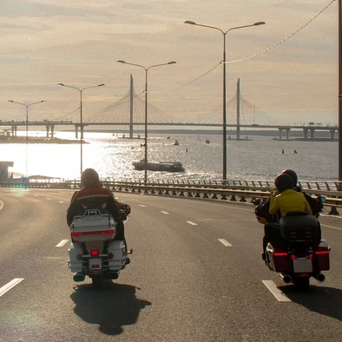 В Кронштадт и Петергоф — на мотоциклах