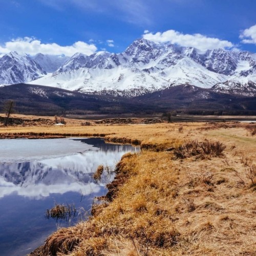 Перезагрузка на Алтае: топ локаций, заповедное озеро и моторафтинг по Катуни