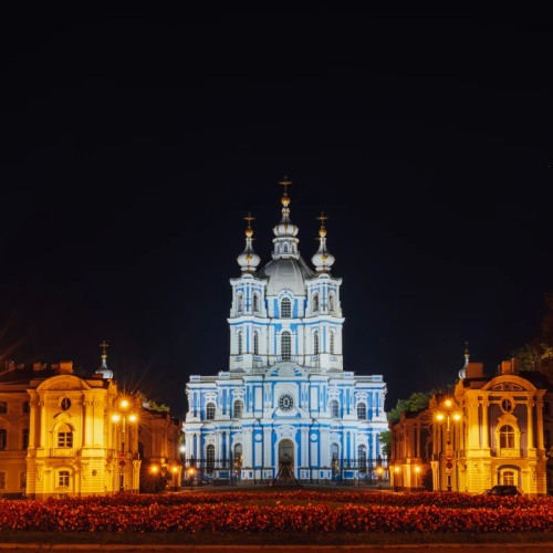 Смольный за 300 лет: от Смольного двора до убийства Кирова