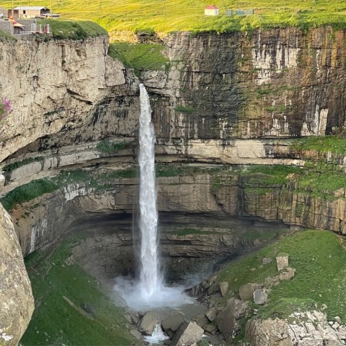 Знаковые места Чечни и Дагестана: от современного мегаполиса к древним аулам