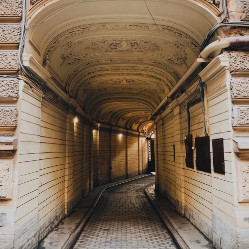 Питер романтиков: дворы, парадные, виды с крыши и коммуналка Довлатова