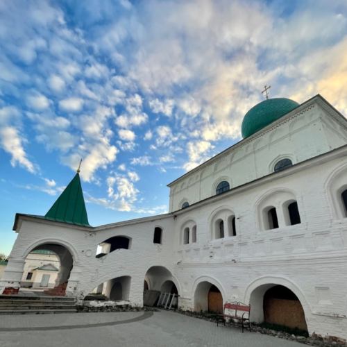 Вдаль от мирской суеты: индивидуальное путешествие-паломничество по монастырям Ленобласти