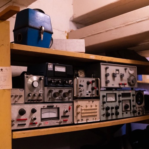 Спуск в подземное противоядерное убежище Петербурга