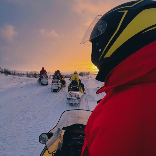 Активности в Заполярье: индивидуальный выезд с айс-флоатингом и катанием на снегоходах