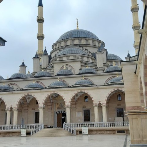 Индивидуальное автопутешествие к сокровищам Чечни: от мечетей до озера, водопадов и башен