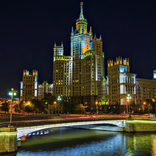 Круговая прогулка на люксовом теплоходе по Москве-реке