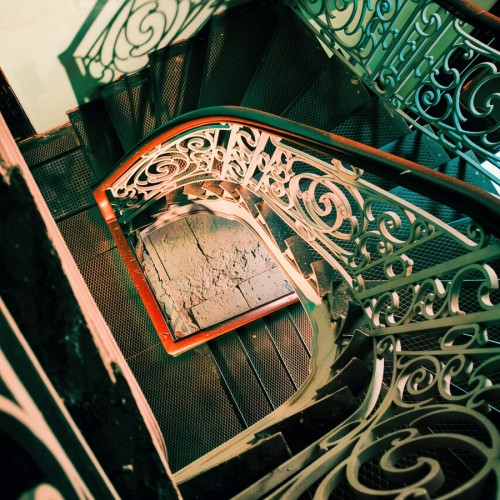 Петербург за закрытыми дверями: парадные лестницы и дворы-колодцы