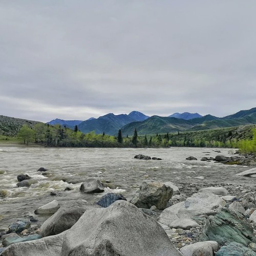 Два дня с инопланетным Алтаем: Чуйский тракт, Гейзеровое озеро и марсианские горы