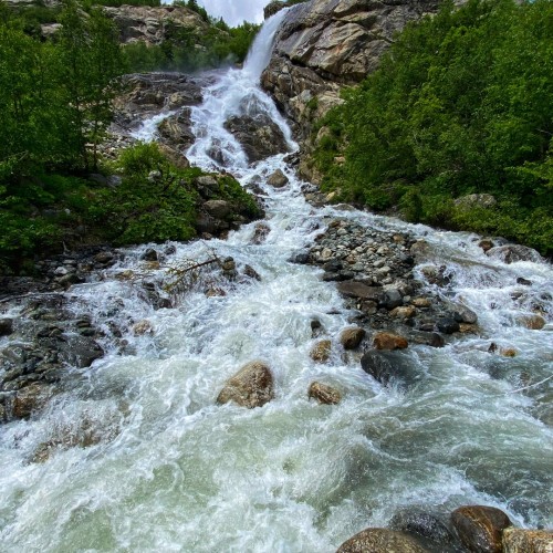 На джипах к водопадам Домбая и Архыза: индивидуальный отпуск с лёгкими треккингами