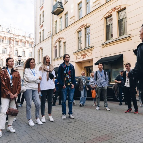 Стендап-экскурсия по Петербургу
