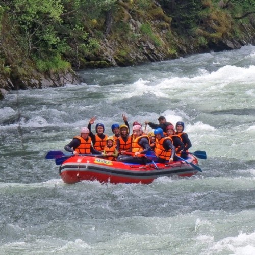 Семейный тур в Архыз с гидом-аниматором: несложные треккинги в живописных горах