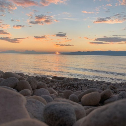 Богатство Байкала: рыбалка на реках и в диких местах на озере с катера