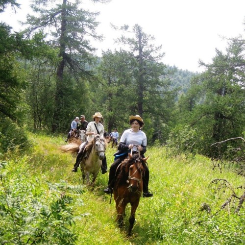 Выходные в селе Кага с проживанием в купольным доме, конной прогулкой и сплавом (всё включено)