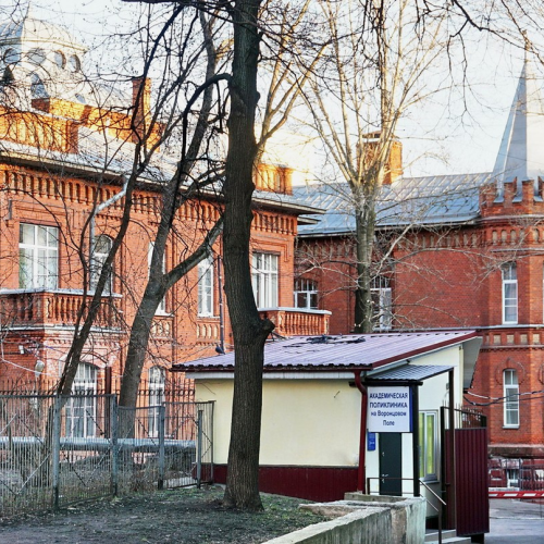 Гостиная горка на берегу Яузы
