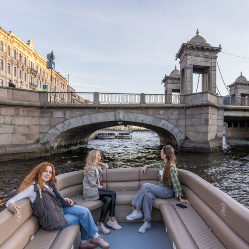 От Карповки до Фонтанки — на водном такси