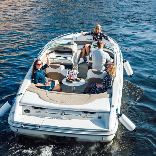 Классика Петербурга: прогулка на катере с аудиогидом или музыкой