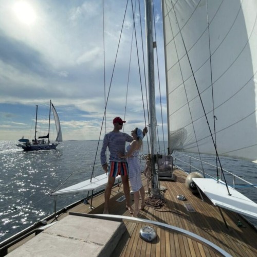 По волнам Японского моря на яхте с маской, сапом и деликатесами (мини-группа)