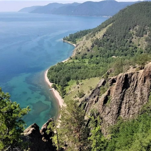 Треккинг по экотропе вдоль озера Байкал