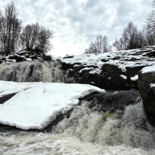 Водопады в окрестностях Мурманска