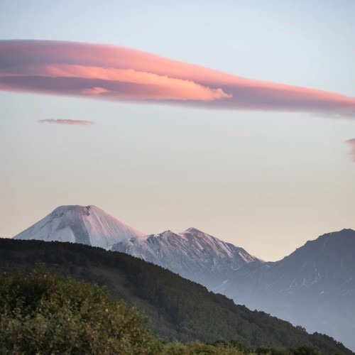 Большой поход с рюкзаками и палатками по Камчатке: вулканы, Тихий океан, термы и альпийские луга