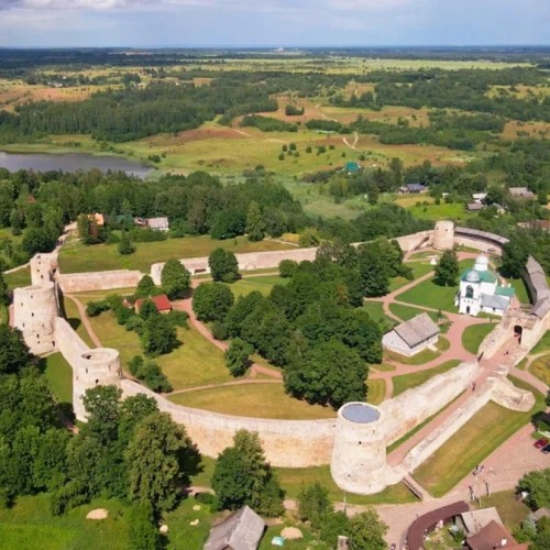 Из Петербурга — в Псков, Изборск и Печоры