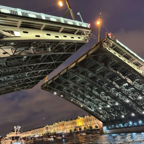 Магия петербургской ночи на катере