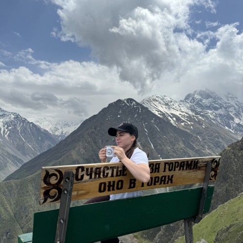 Девичник в Осетии: джип-трип в горах с уроками стрельбы и рисования