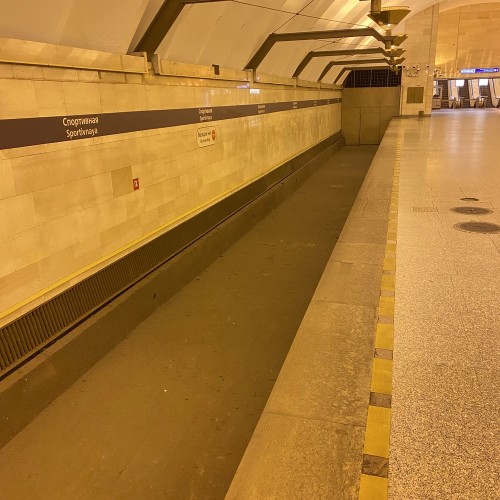 Петербургская подземка: путешествие по станциям и истории